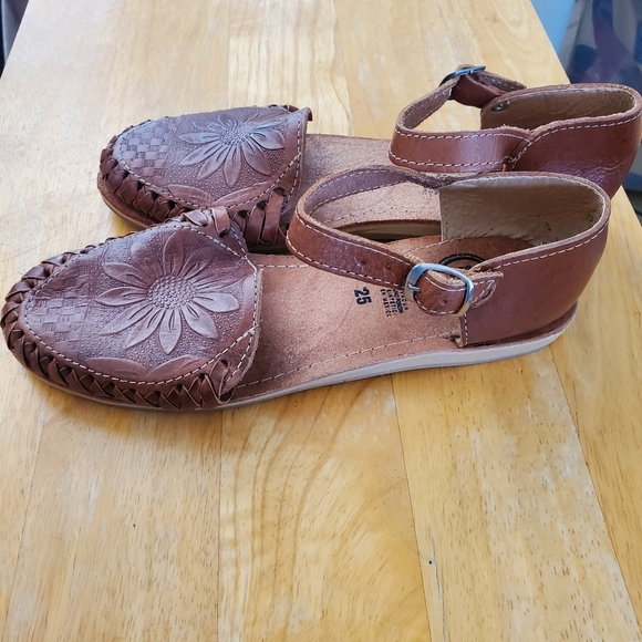 Authentic Sandals - Picture 2 of 2